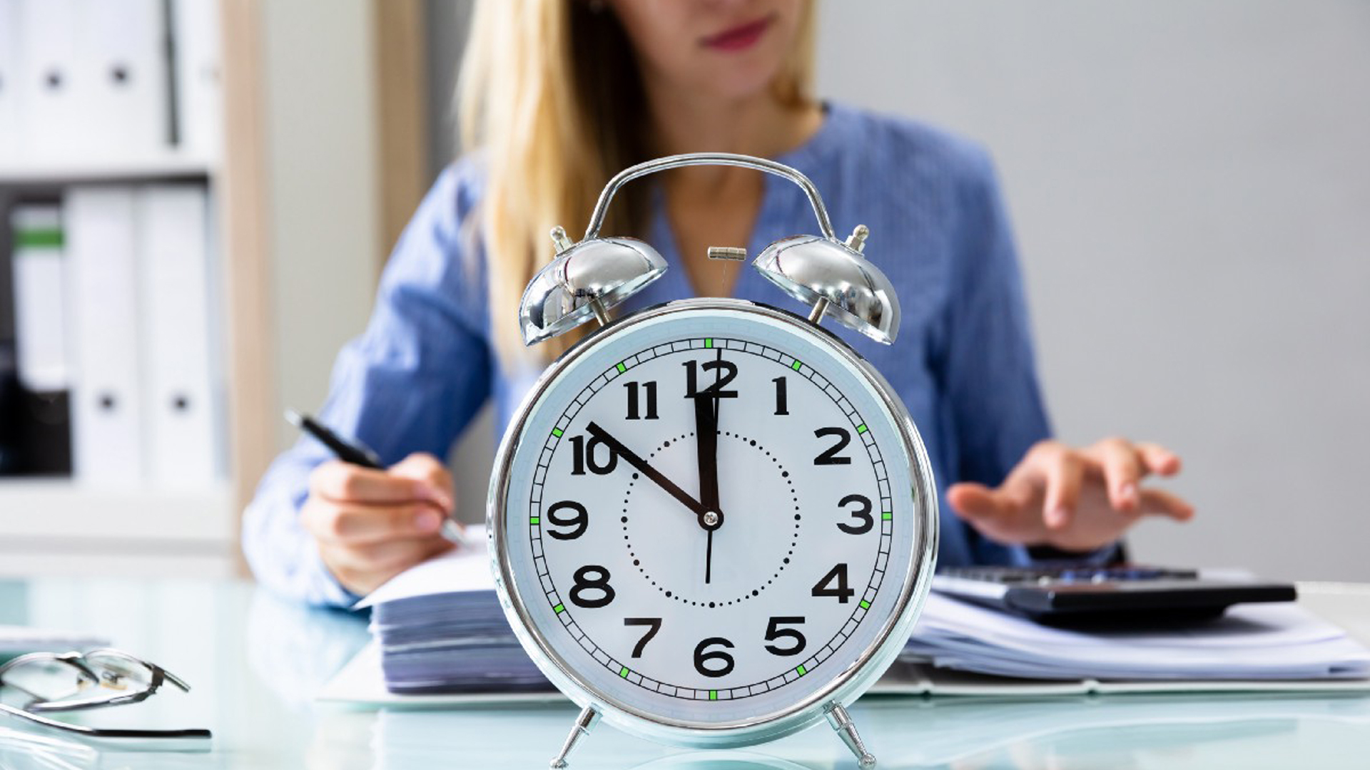 Уведомления об исчисленных суммах налогов представляются не позднее 25 марта.